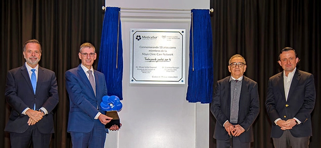 Juntos por ti: develación de la placa